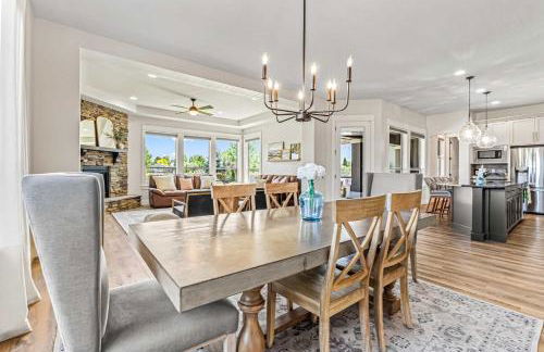 Modern 5BR Retreat with Hot Tub Cold Plunge & Park - Foto 10