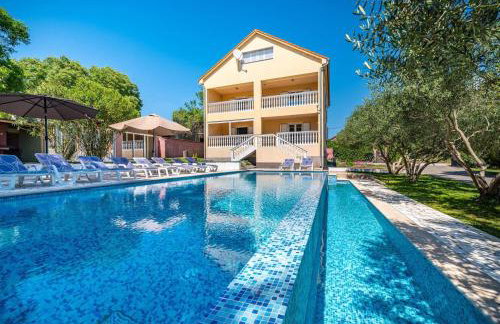 MY DALMATIA - Holiday home Blanka with private infinity pool - Foto 1