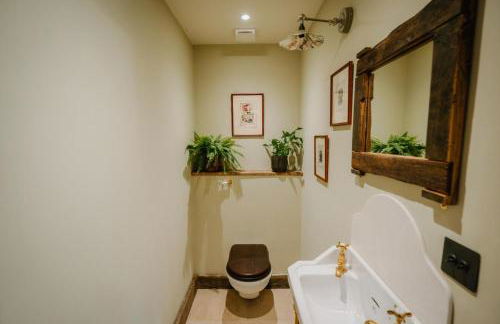 The Carriage House by Birch Stays - Photo 61