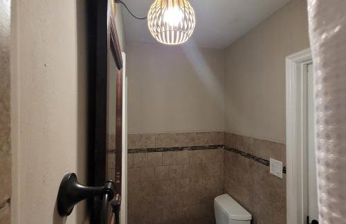 3 bedroom 2 bath home with Jacuzzi near Beverly Hills, wi-fi, Jacuzzi, Roku, BBQ, giant games family fun - Foto 24