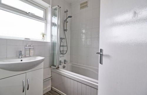 Luxury 3-Bed Apartment Near To London With Parking - Foto 50