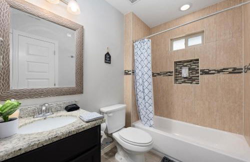 Stylish Furnished 2Bd 2Ba Apartment with Wifi Close to Shopping and Entertainment in McAllen Month to month contract on long term stays - Foto 12