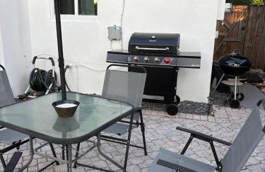 Mid-Century with Outdoor Oasis - Foto 5
