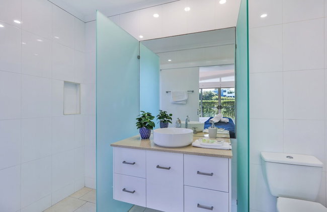 Luxe Waterfront Stay -Tallebudgera Creek - Foto 7