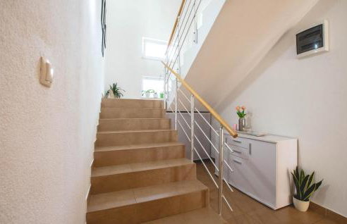 Awesome Home In Tugare With Kitchen - Foto 24