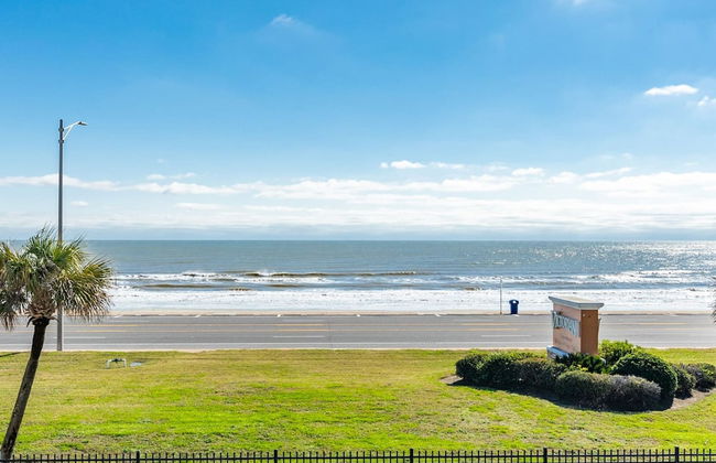 Seaside and Breezy Condo at the Victorian - Foto 1
