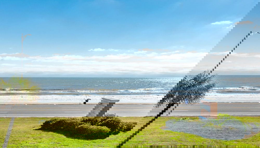 Seaside and Breezy Condo at the Victorian - Foto 1, Zimmer