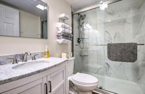 Waterfront Cottage with Private Beach and Deck! - Foto 16