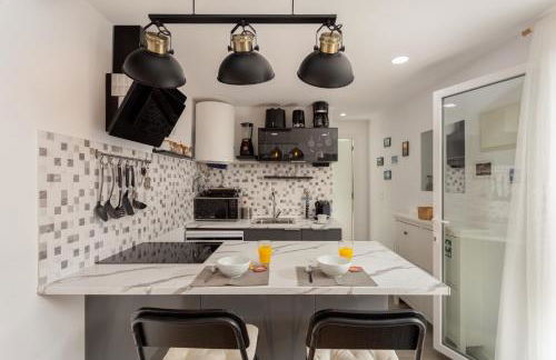 "Linda's Guest House" Beach House with Private Patio & Hot Tub, 3 Min from the Beach - Foto 27