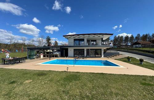 Luxury Villa Rafaela Οικογενειακή βίλα με ιδιωτική πισίνα, BBQ κ παιχνίδια Ιδανική για οικογένειες με παιδια - Foto 1