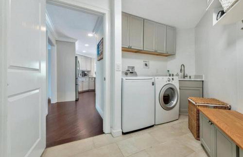 Waterfront Oasis w/ Pool Minutes to Downtown! - Foto 18