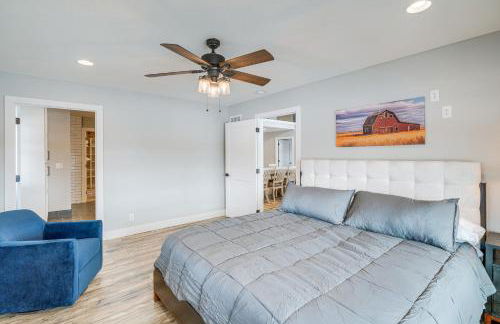 Patio and Fishing Pond! Modern Barndominium Near KC - Foto 15