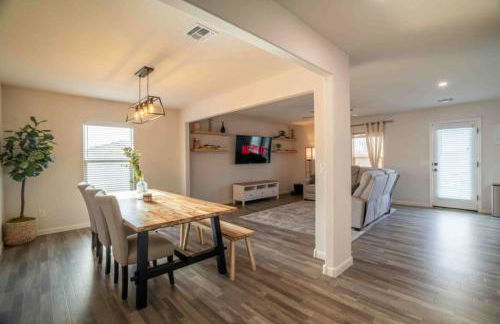 Modern 4BR home in Casa Grande 65 inch TV - Foto 6