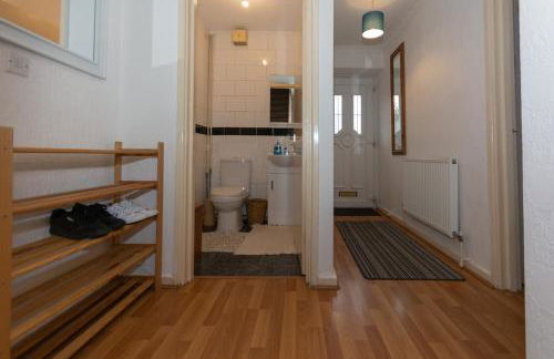 5 Bed Townhouse with Garden & Parking by BrumStay UK - Foto 6