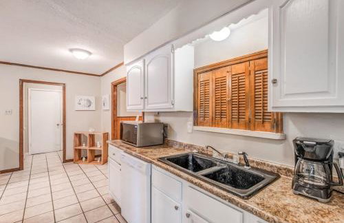 Minutes from the Airport - Wonderful Warrington - Photo 25