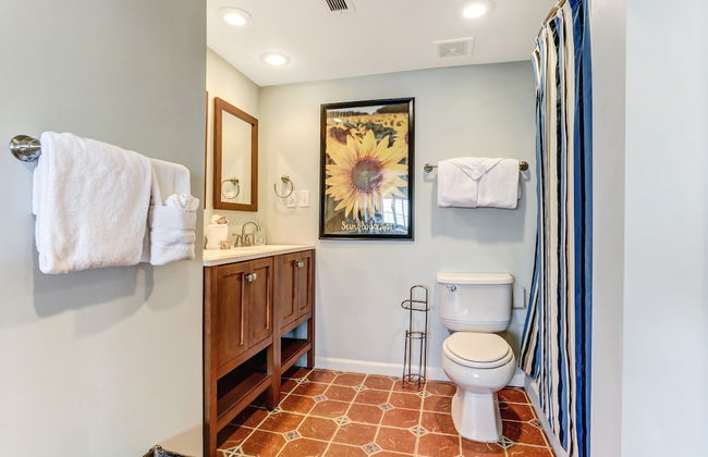 Recently Renovated Ocean Front Condo by RedAwning - Foto 12