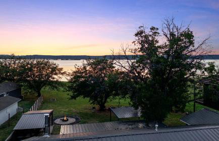 Lakefront Retreat with Sandy Beach! - Foto 1