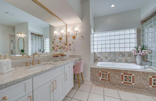 Exciting Valrico Villa with Private Pool and Game Room - Foto 15