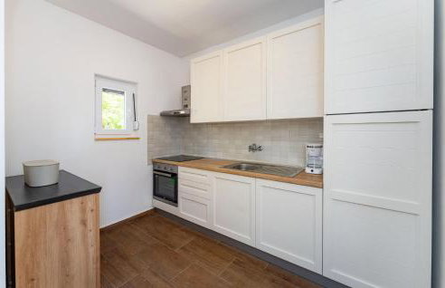 3 Bedroom Awesome Home In Rastevic - Foto 7