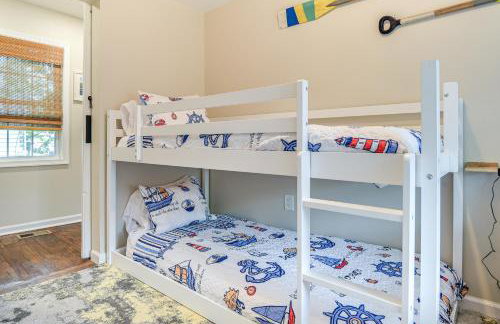 Walk to Town and River Charming Home in North East! - Foto 12