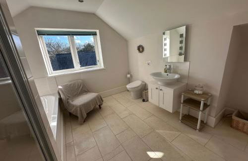 Penarvon House - Stunning Waterfront Escape with Games Room - Foto 36