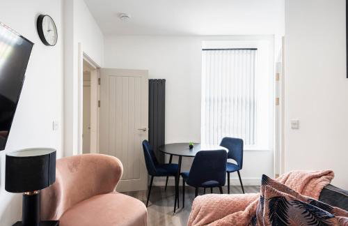 Cozy Vibes Refined 2BR Flat - Photo 1