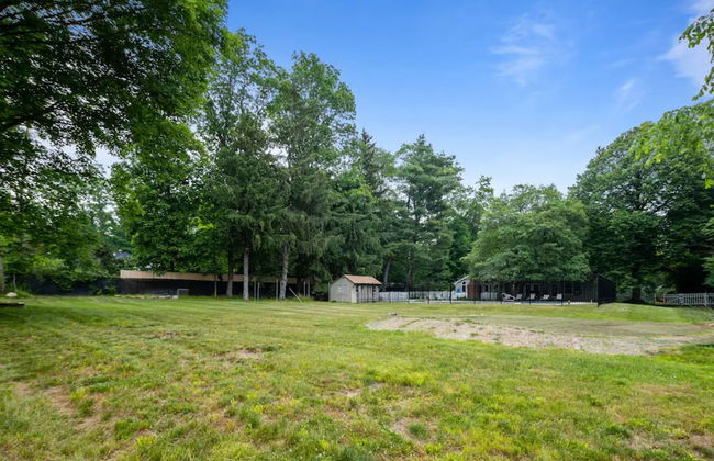 Cozy Fall Home With 4BR and Fireplace - Photo 28