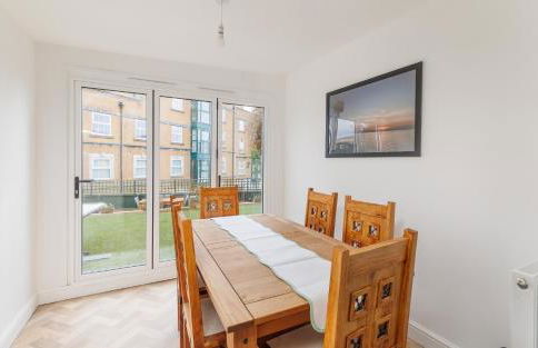 Heart of Cowes - 10 Guests, 200m to Town, Sea View - Photo 22