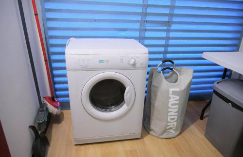 2BR City Centre Apartment By Travel Lets Short Term Rental Agency Derry With Free WiFi - Foto 23