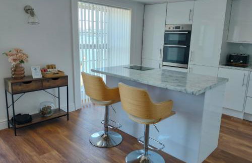 Waterfront Location, Balcony, Sea Views, Free Parking - Foto 18