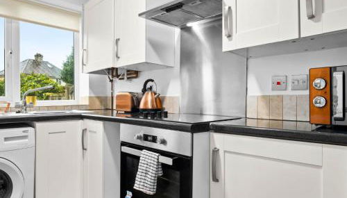 Spacious 5 Bedroom & 5 Bathrooms House - Garden - Parking - Netflix 376MW - Foto 5, toaster