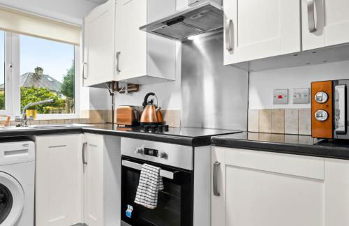 Spacious 5 Bedroom & 5 Bathrooms House - Garden - Parking - Netflix 376MW - Foto 5