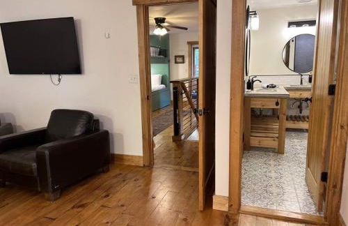 Secluded with Hot tub, Pool table, Arcade, Fishing andTheater Room - Photo 22