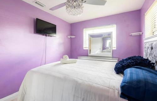 Awesome 4 bedroom pool house King bed - Foto 19