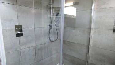 Top of the House - Foto 2, Shower