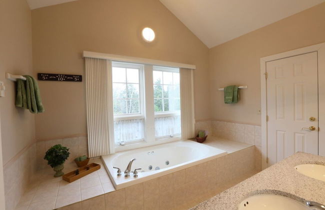Upscale 3BR Topnotch Overlook - Foto 19