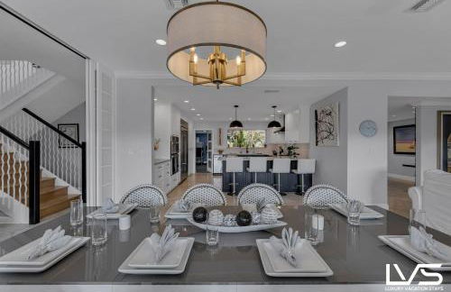 New Royal 80ft Waterfront Wlk2Beach HotPool Spa KitchenBBQ - Foto 37