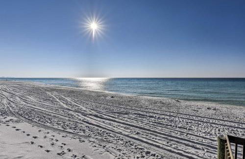 Walk to Beach Resort Retreat with Balcony in Destin - Foto 21