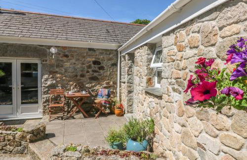 Pond Cottage - Photo 2