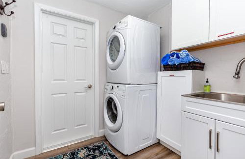 Modern Home, Heated Pool, Close to Beaches! - Foto 27