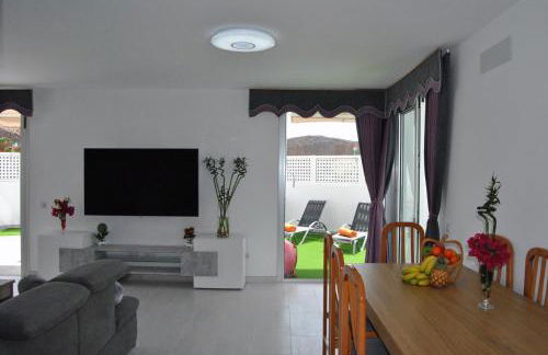 Big Villa Tauro with Private Heated Saltwater Pool & Jacuzzi & BBQ & Game Room & Arcade Games - Foto 31