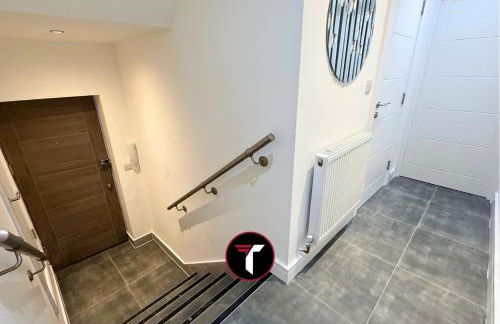Spacious 2 Bed 2 Bath Flat with Free parking - Foto 7