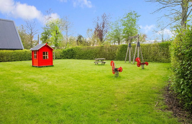 Peaceful Holiday Home in Tuitjenhorn - Photo 32