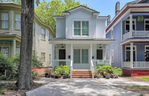 Renovated Dog Friendly Duplex Near Food & Fun Fully Fenced Yard and Private Parking - Foto 4