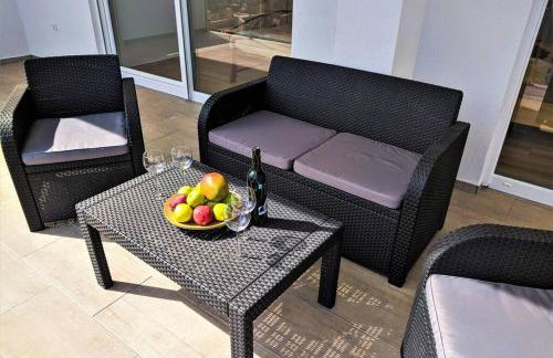 New Villa with Pool - Foto 13