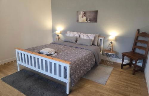 Number 22 - Le Dorat - Apartment 4 with garden & free parking - Foto 6