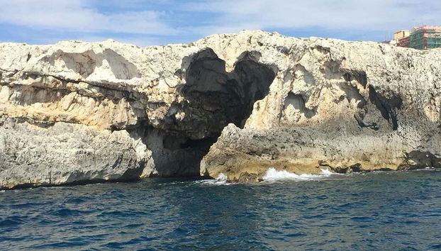 Syracuse sea caves