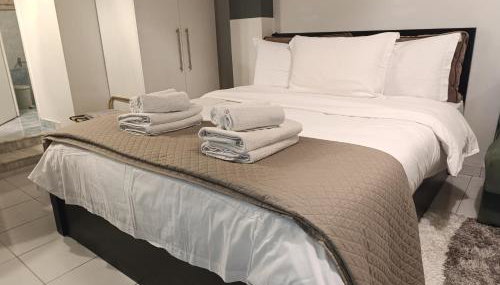 Isalos Urban Oasis Thessaloniki - Tranquil Garden Retreat - Walk to City Center - Free Easy Parking - Near Helexpo & University - Foto 3, towels