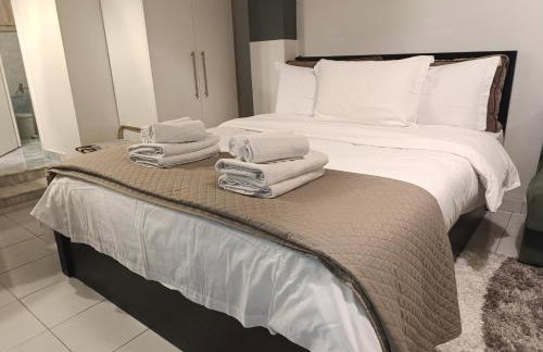 Isalos Urban Oasis Thessaloniki - Tranquil Garden Retreat - Walk to City Center - Free Easy Parking - Near Helexpo & University - Foto 5