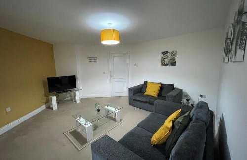 Fleetwood - 3 bedroom apartment, fab 4 contractors - Foto 17